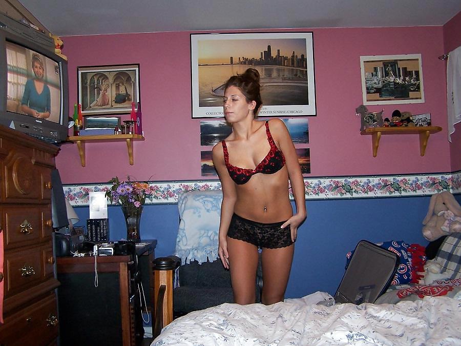 Brunette amateur bedroom posing #8461597