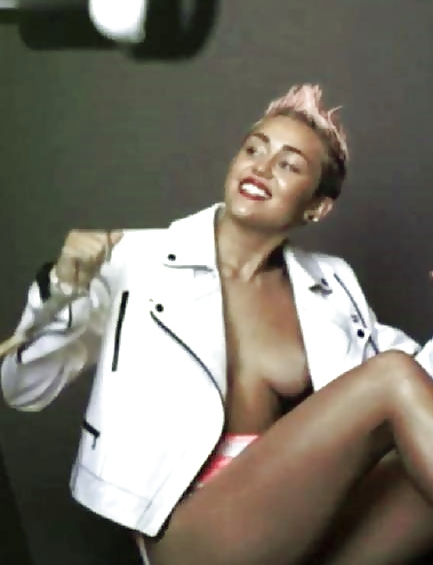 Miley cyrus nippleflash
 #16794578