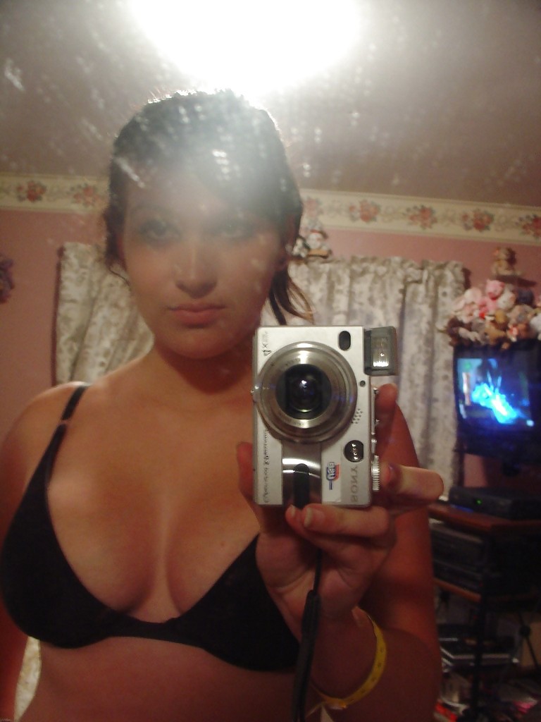 Dos lindas novias
 #16795587