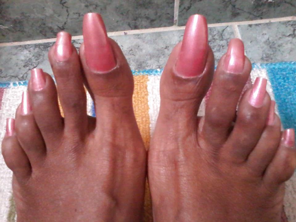 Chicas negras con uñas largas y uñas de los pies 2
 #15002925