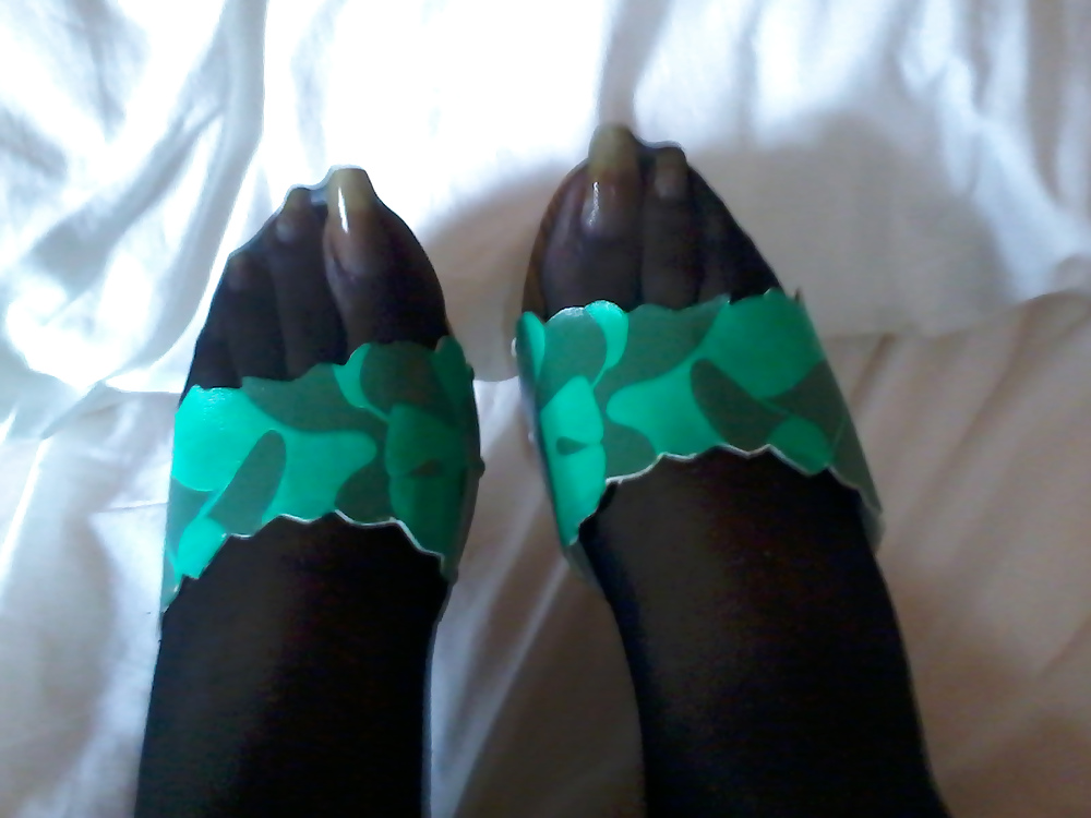 Chicas negras con uñas largas y uñas de los pies 2
 #15003238