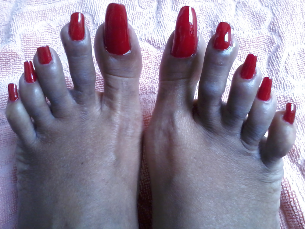 Chicas negras con uñas largas y uñas de los pies 2
 #15003281
