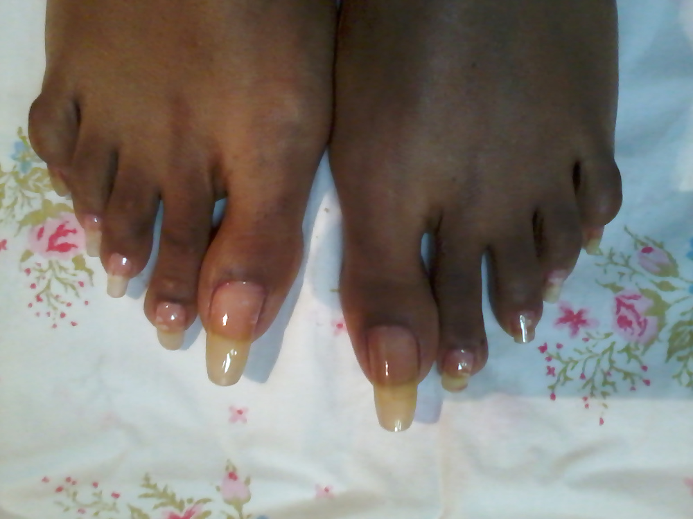 Chicas negras con uñas largas y uñas de los pies 2
 #15003300