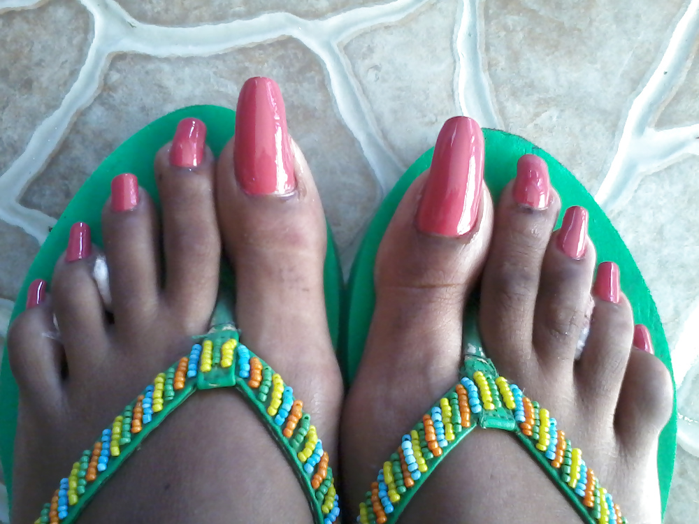 Chicas negras con uñas largas y uñas de los pies 2
 #15003310