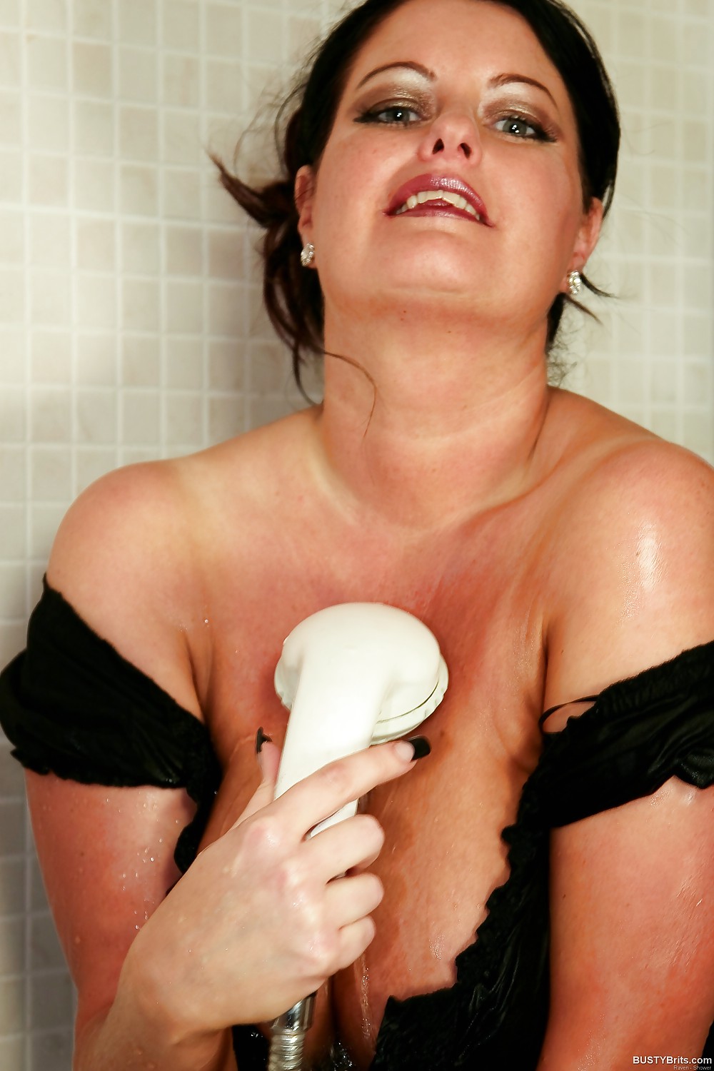 シャワーを浴びるイギリス人女性（レイヴン） - 5
 #1120998