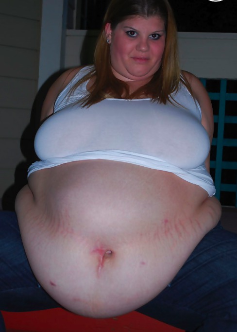 BEAUTIFUL BIG BELLY BLONDE #10746767