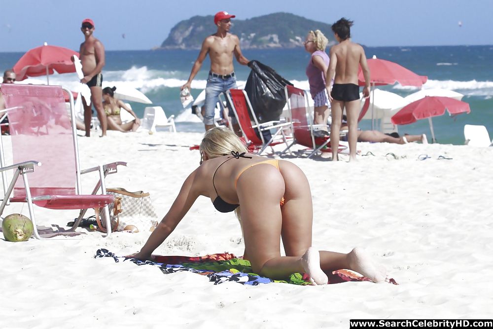 Thaiz Schmitt - Bikini Candids in Rio de Janeiro #15868599