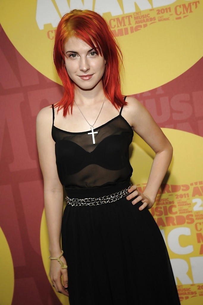 Hayley Williams Collection (With Nudes and Fakes) #15931009