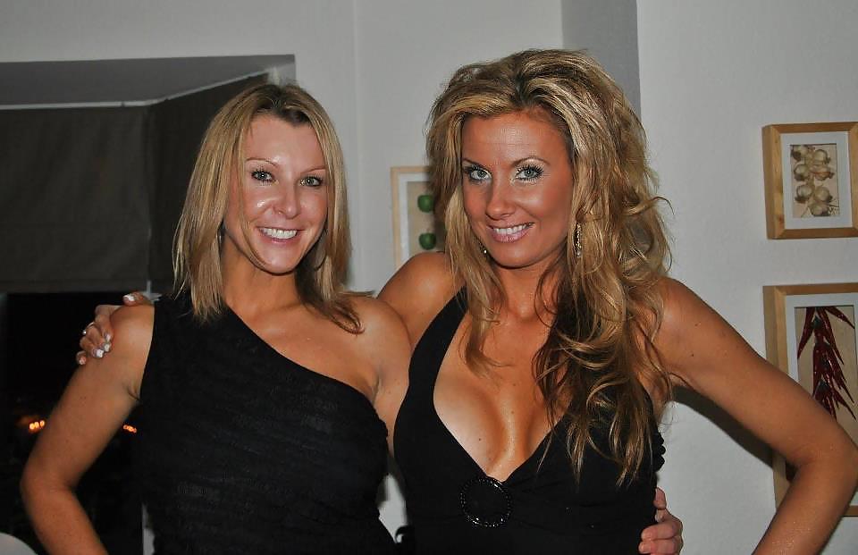 Sie Ist Heiß Wie Rotem Pfeffer. Süß Wie Kirschwein. #19165607