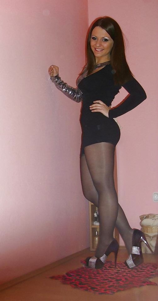 Sie Ist Heiß Wie Rotem Pfeffer. Süß Wie Kirschwein. #19165646