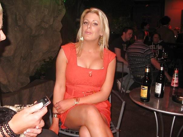 Sie Ist Heiß Wie Rotem Pfeffer. Süß Wie Kirschwein. #19165657