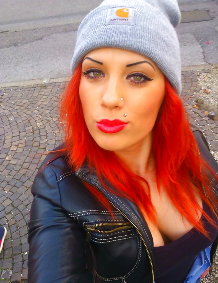 Make-up Make-up # 4 #22432379