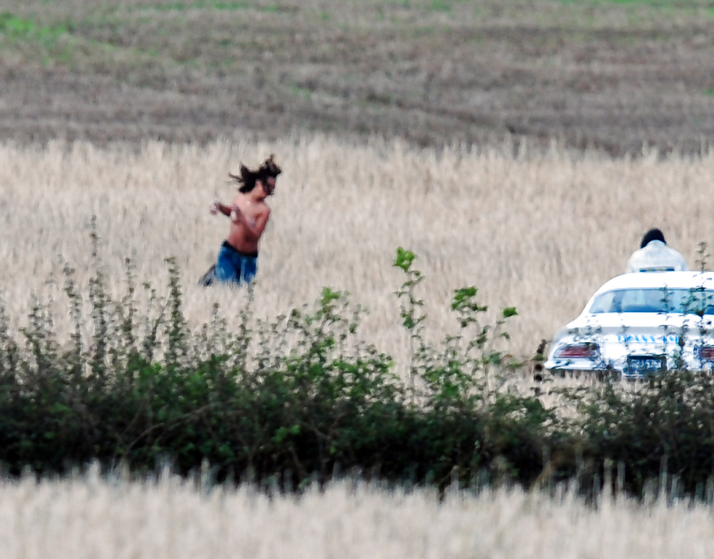 Rihanna topless candids en el set de video musical we found love
 #7516050