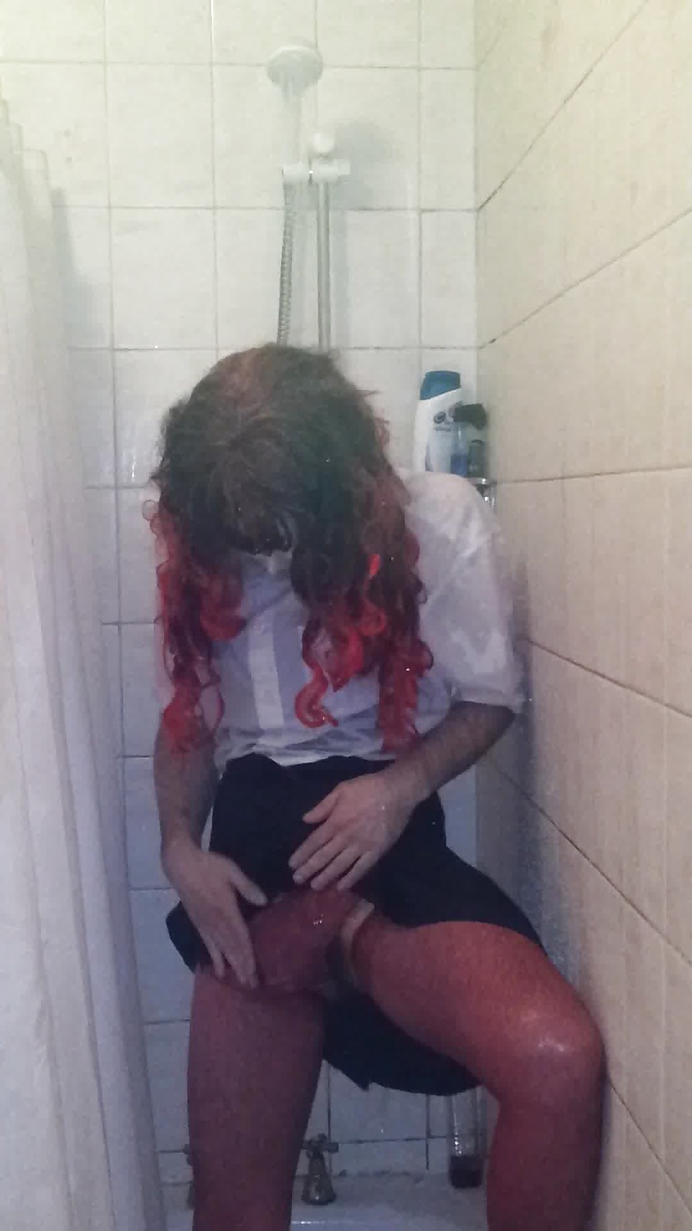 Cd Dans La Douche En Corset Noir Avec Du Rouge #14313127