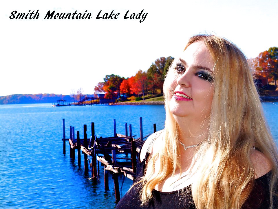 Smith Mountain Lake Lady II #16412869