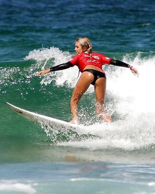 Surfing babes #4500567