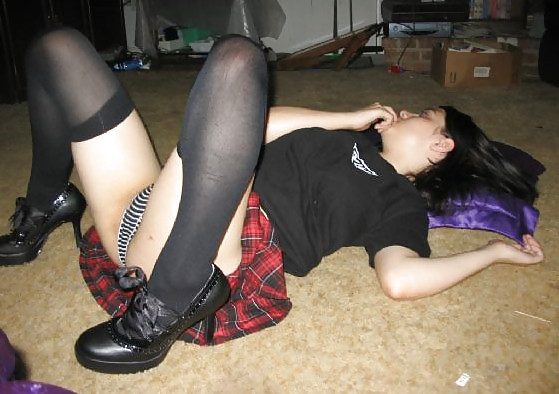 Hot emo gothic punk amateur babes
 #17102070