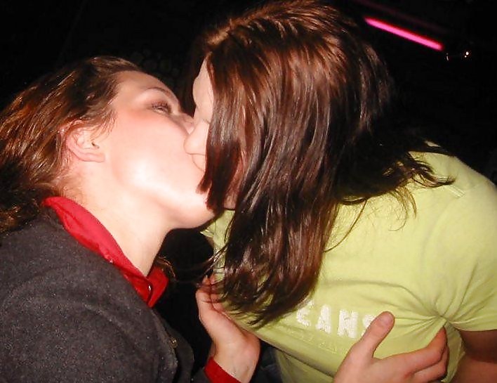 Babes making out with babes
 #9139530