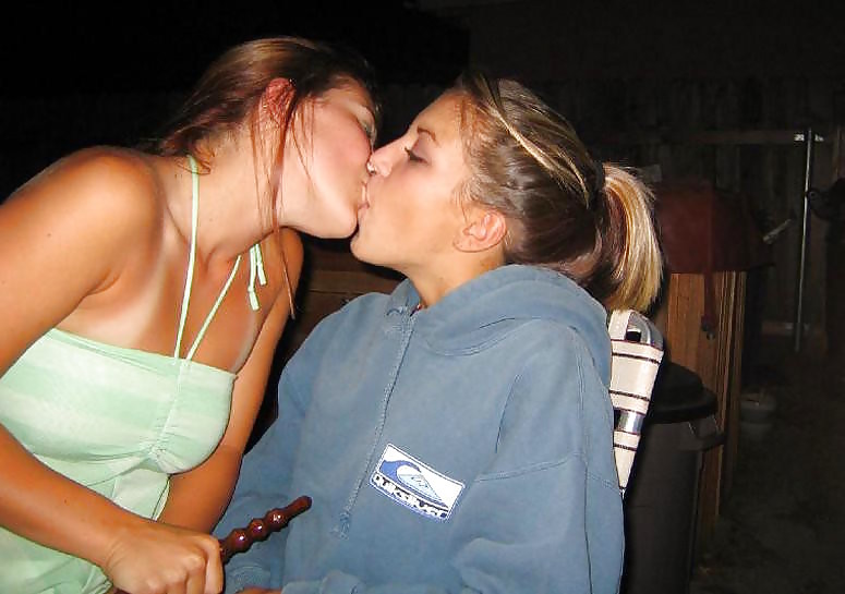 Babes making out with babes
 #9139805
