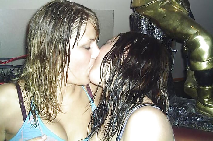 Babes Making Out With Babes #9139999
