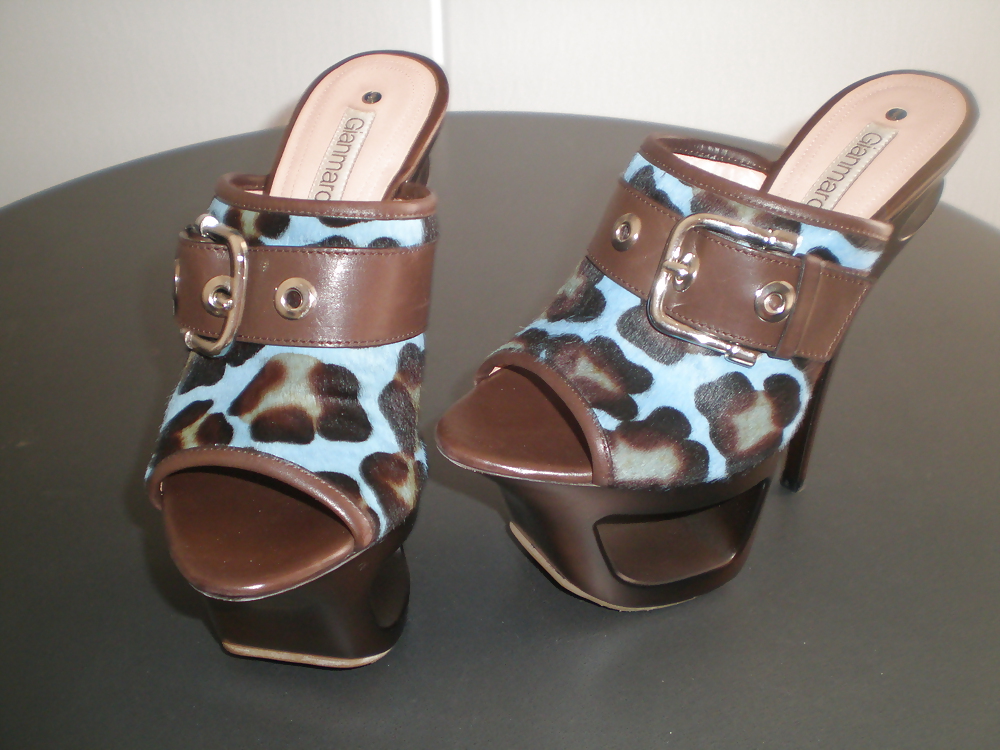 Los tacones calientes se merecen una zorra caliente que los lleve
 #17070423