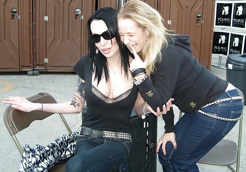 Queens in denims LXXXXIII Hand- and Blowjobs - Exterior #9365810