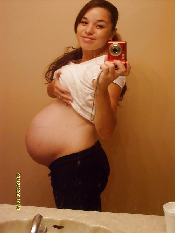 Another awesome PREGNANT teen selfshot