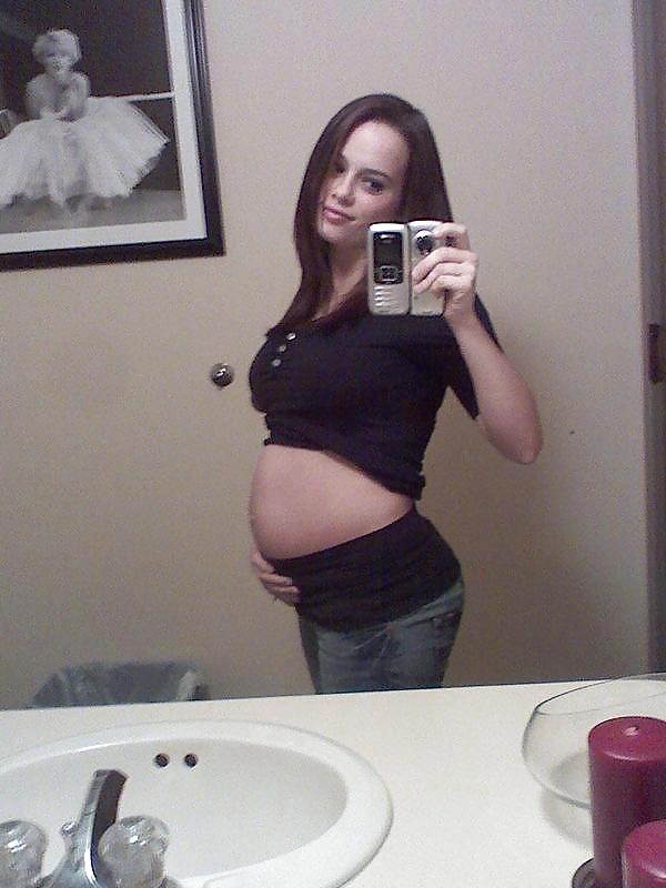 Another awesome PREGNANT teen selfshot #2239167