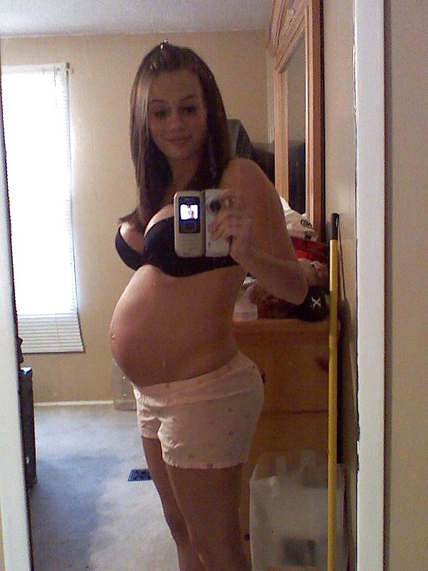 Another awesome PREGNANT teen selfshot #2239183