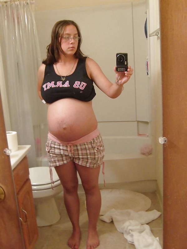 Another awesome PREGNANT teen selfshot #2239194