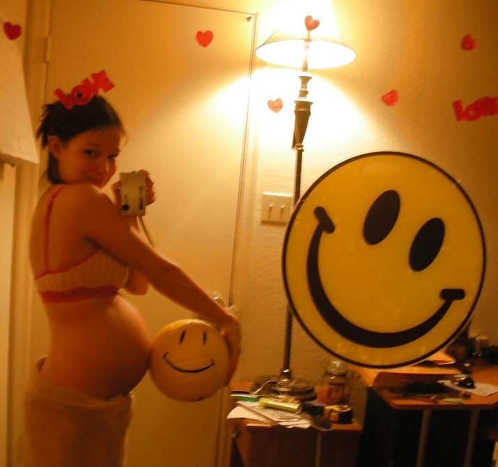 Another awesome PREGNANT teen selfshot #2239207