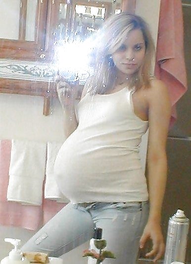 Another awesome PREGNANT teen selfshot #2239210
