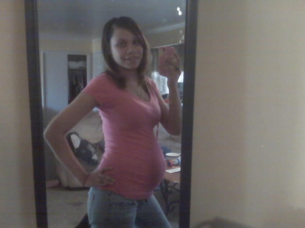 Another awesome PREGNANT teen selfshot #2239237