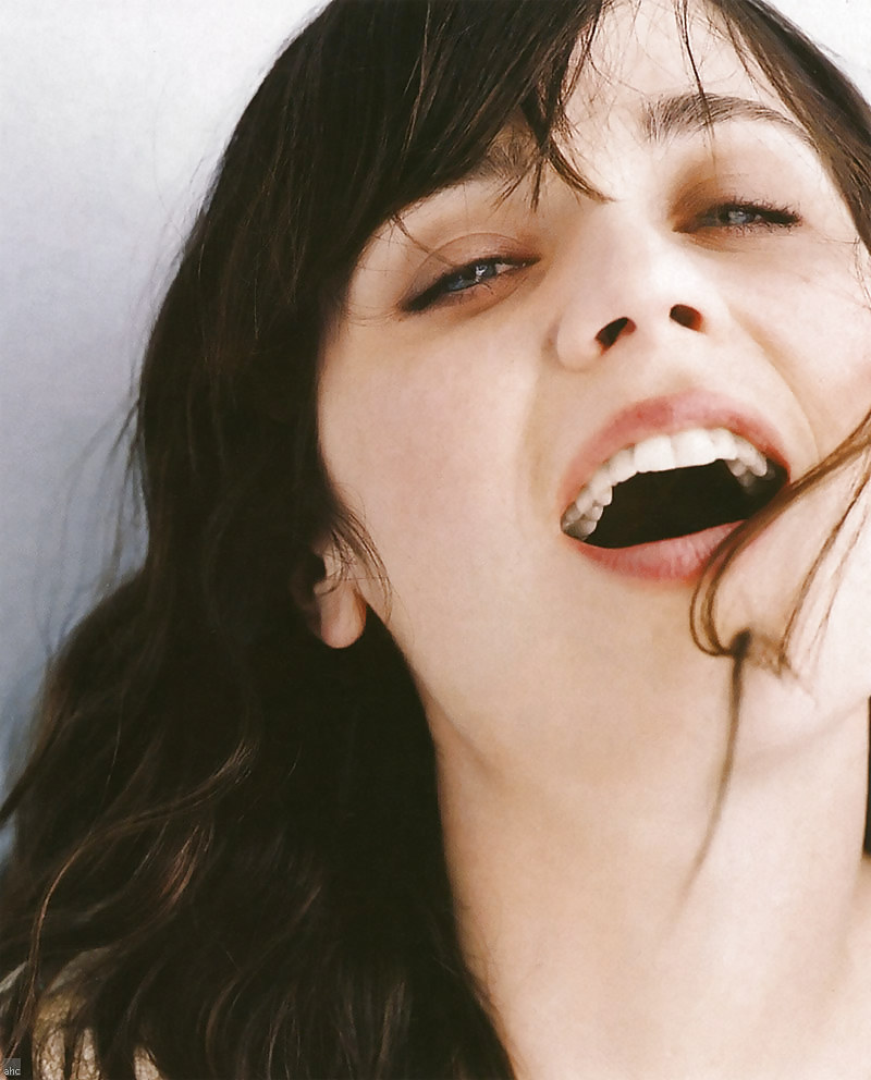 Zoey deschanel
 #9301423