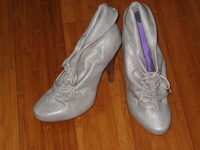 Bei Monika habe ich heimlich von ihre Schuhe Fotos gemacht #13299546