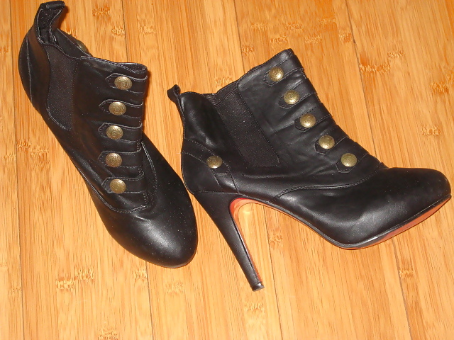 Bei Monika habe ich heimlich von ihre Schuhe Fotos gemacht #13300016