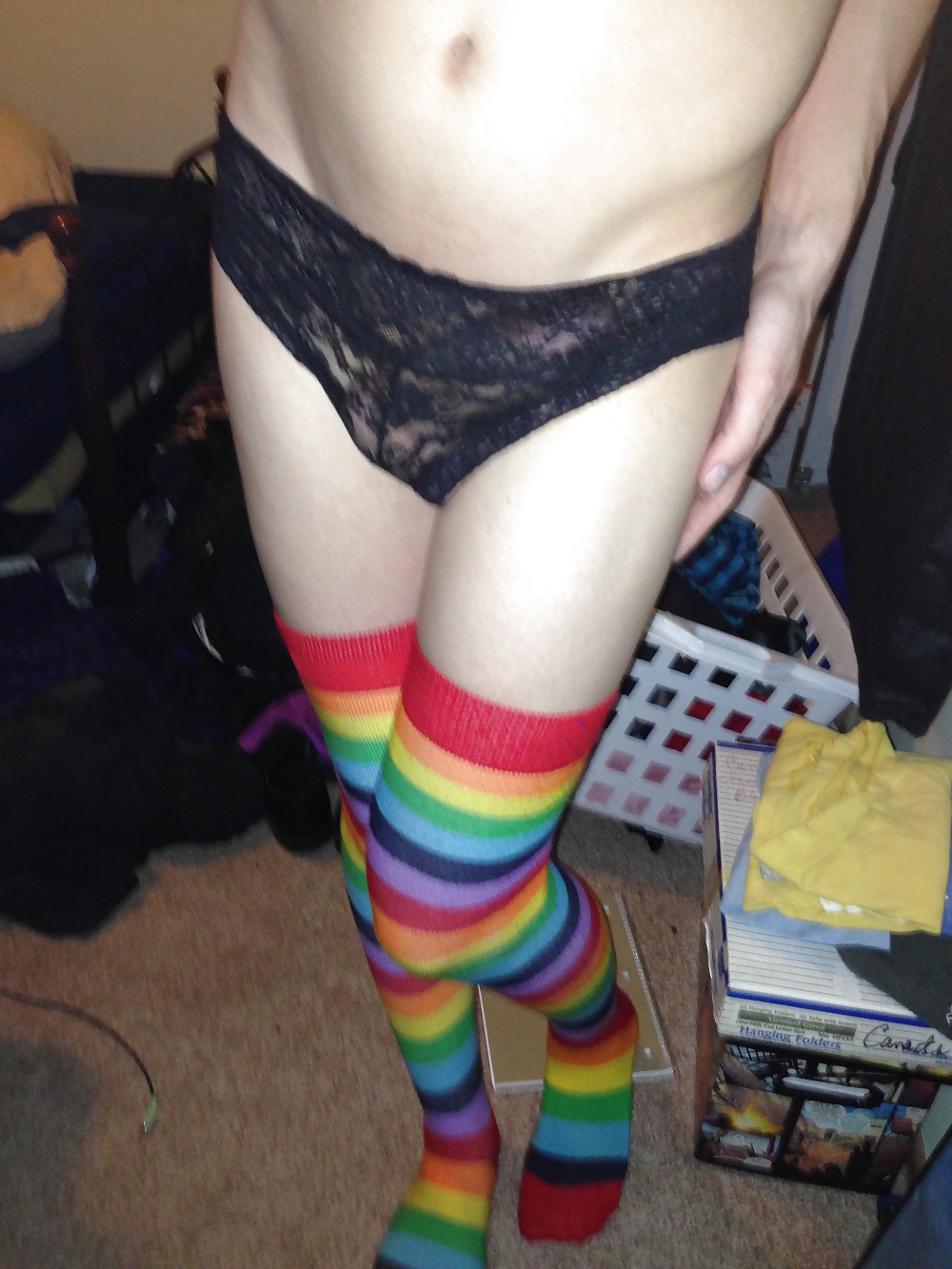 Crossdresser Mignon Avec Cul Rond Dans Les Chaussettes #19459849