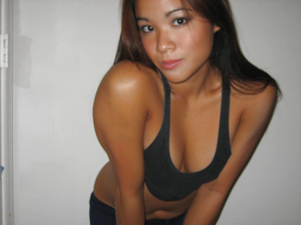 Asian chick with a petite body #3698087