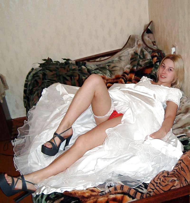 結婚式の花嫁-パーティホーズ-ストッキングのアップスカート、おっと！？ #4909442