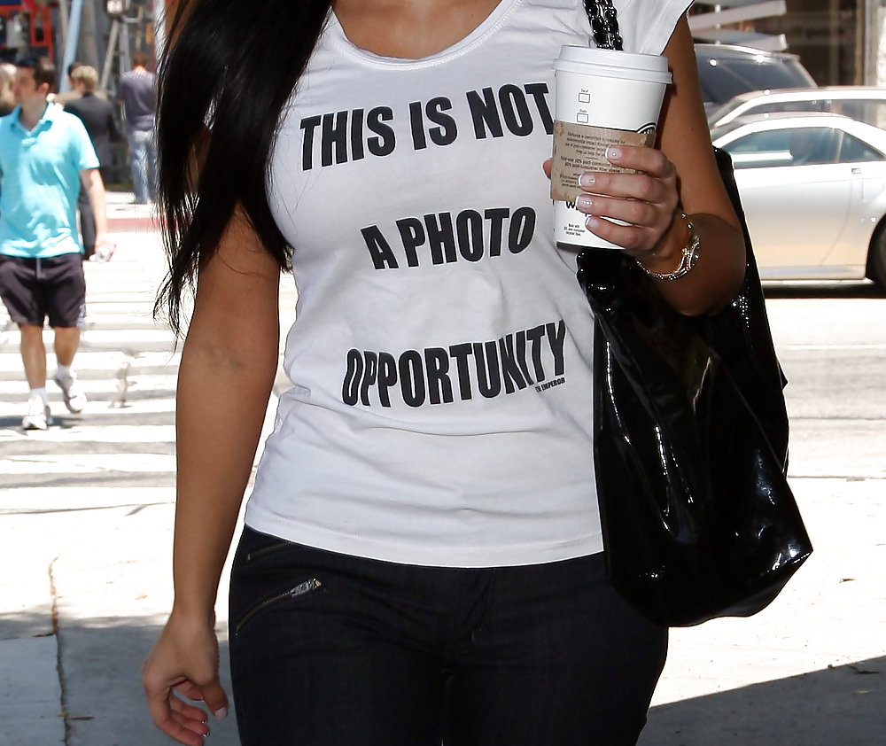 Kim kardashian bei colpi di culo in jeans mentre lo shopping
 #3626041