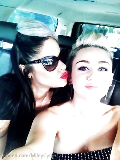 Miley Cyrus Hot Und Sexy Twitter Abbildungen #14685839