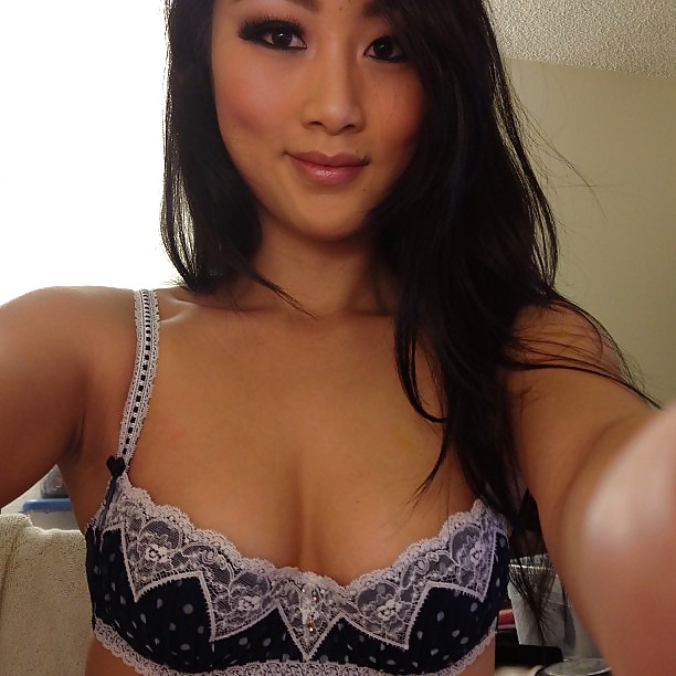 More Evelyn Lin Personal Pics #16609904
