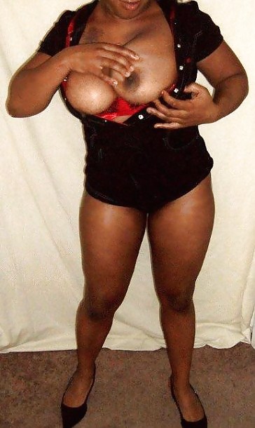 Ebony Milf showing her big tits #6750926