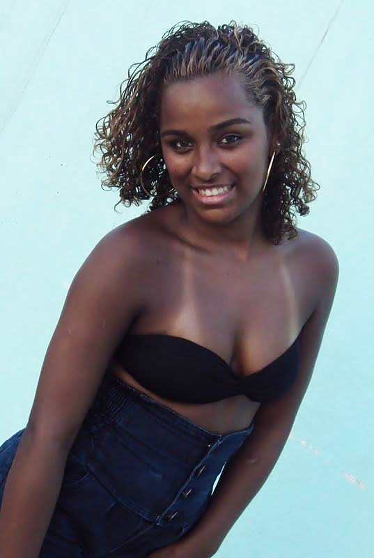 Beautés Noires Et D'ébène (bidonville Rio De Janeiro) 1 #9190955
