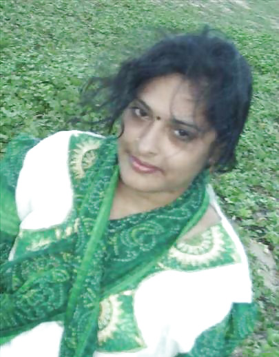 Indian aunty showing 4 #2965625