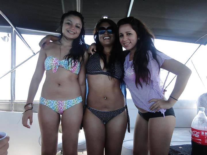 Amigas Varias en bikini #16687393