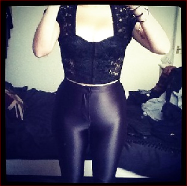 L'amour Des Filles Dans Leggings Gros Plans #14440751