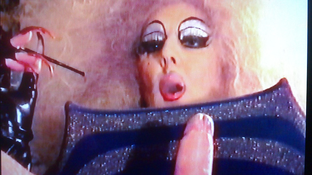 Smoking drag huge nipples