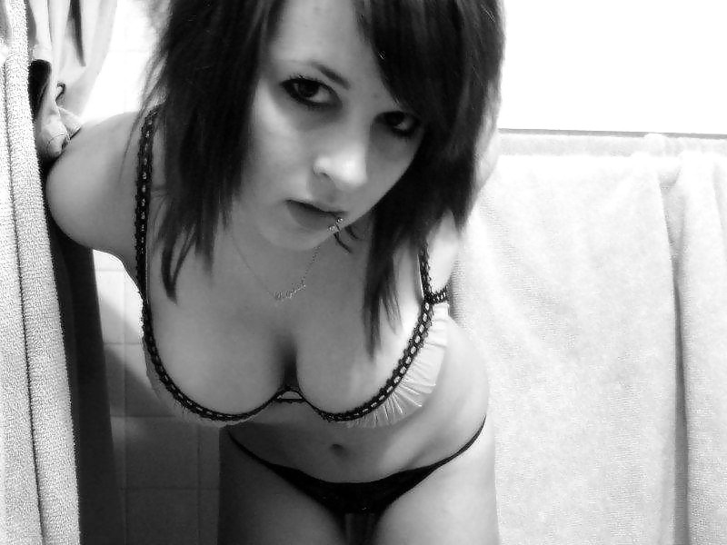 Vollbusige & Cute Emo Babe #13283596