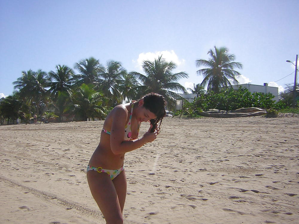 キューバ人の彼女の裸の公共のビーチ
 #6583403